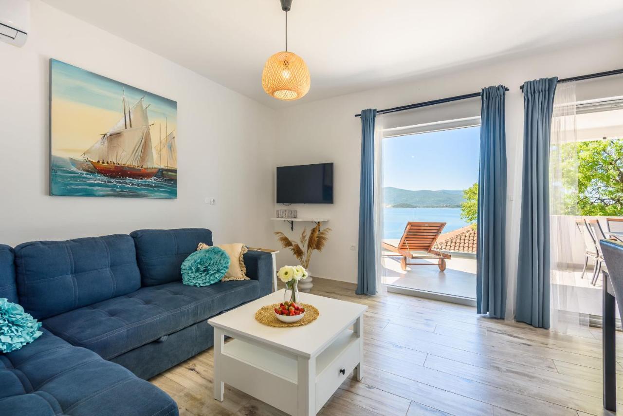 Apartments Morska Vila 3 Komarna Kültér fotó